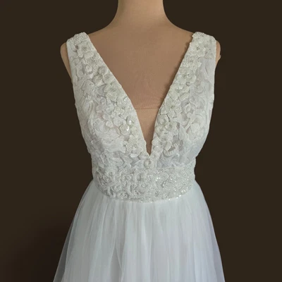 Gorgeous Wedding Dress Made In USA, One Of A Kind, Comfortable, Size 10 NEW - Image 1 of 4