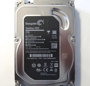Seagate ST2000DM001 1ER164-044 FW: AQ03 TK Thailand (Z8E0) 3.5" 2000gb 03/2018 - Picture 1 of 3