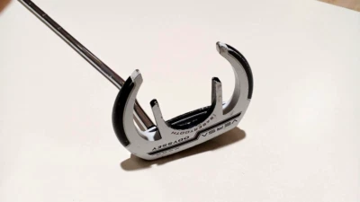 ODYSSEY VERSA SABERTOOTH Putter - Image 1 of 4