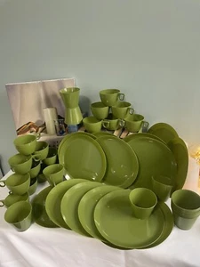 Vintage Avocado Green Picnic Set Retro 46 Piece Set. See Description Of Plates. - Picture 1 of 18