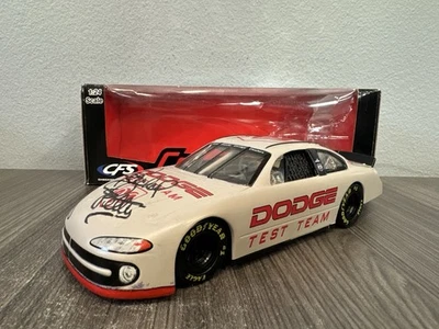 2007 Richard Petty Signed Dodge Test Car 1:24 NASCAR Team Caliber MIB - Image 1 of 4