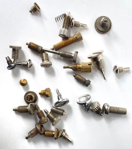 2) 25 verschiedene alte Steinfeder Schrauben f. Benzinfeuerzeuge alte Feuerzeuge - Bild 1 von 1