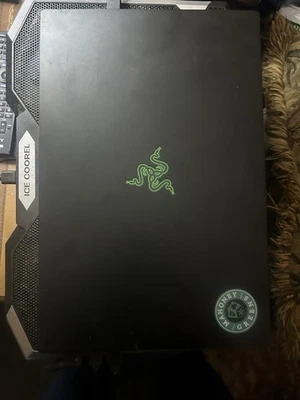 Portátil para juegos Razer Blade de 15 pulgadas Foto 1 de 2