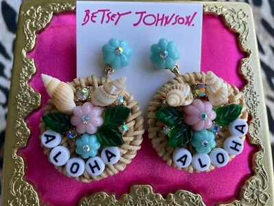 Pendientes Betsey Johnson Island Time cesta de paja ALOHA concha de flores tropicales $58 Foto 1 de 2