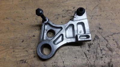 Soporte de pinza de freno trasero usado de fábrica OEM | 2003-2004 Honda CBR600RR Foto 1 de 4