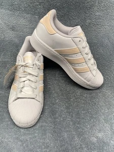 Tenis Adidas Superstar para mujer nuevas sin caja de cuero blanco/beige con cordones talla 6,5 - Imagen 1 de 10