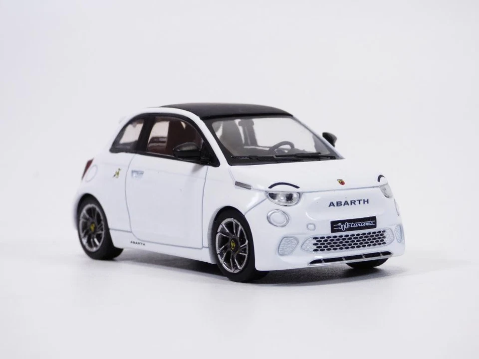 FIAT 500e ABARTH blanc 1/43 VW 2024 - Photo 1/4