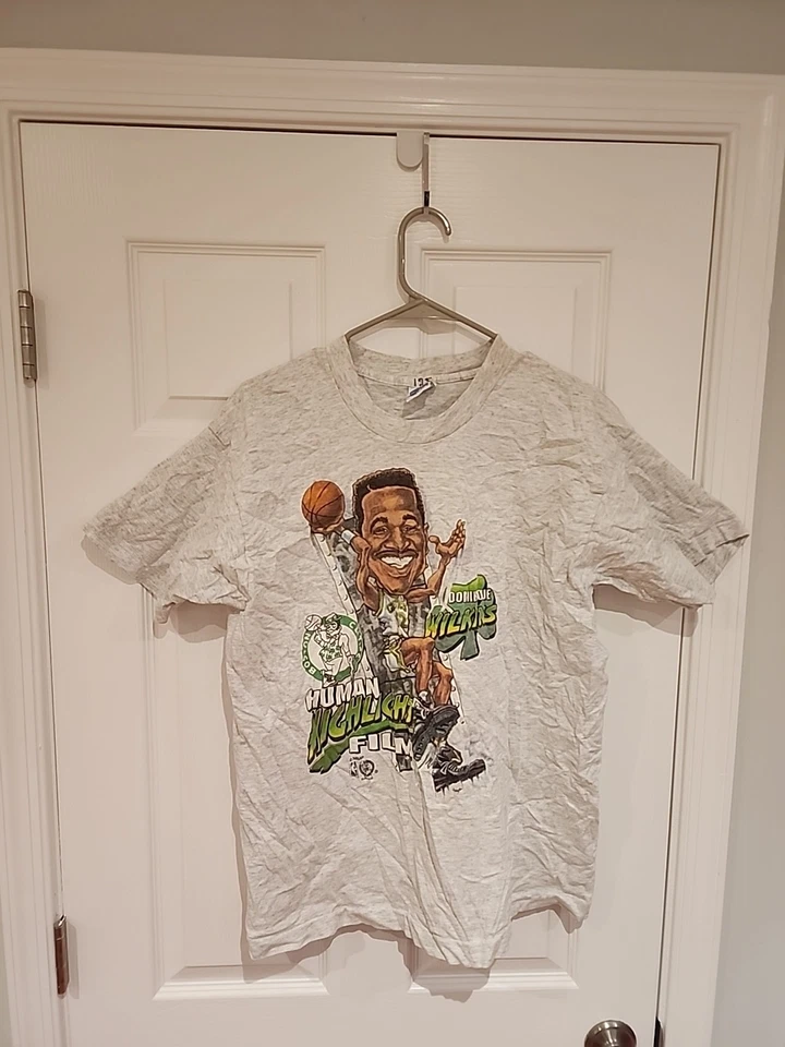 Roupa esportiva vintage Dominique Wilkins caricatura Boston Celtics Salem adulto grande. H1 - Imagem 1 de 4