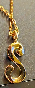 Collar Colgante Vintage Inicial Letra "S" Tonos Dorados con Cadena - Imagen 1 de 6
