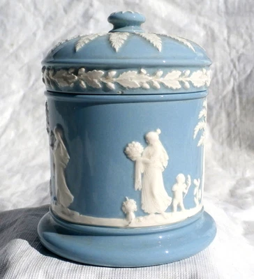 Jarro de cigarro vintage Wedgwood azul jasperware redondo tabaco umidificador pequeno - Imagem 1 de 4