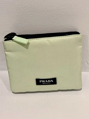 Prada Beauty VIP Set de Regalo Doble Bolsa Verde y Negra Nuevo en Bolsa para el Polvo Prada Foto 1 de 4