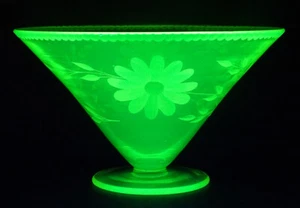 Antique ART DECO Vintage URANIUM GLASS Green Cut Glass LARGE FOOTED BOWL / MINT! - Picture 1 of 6