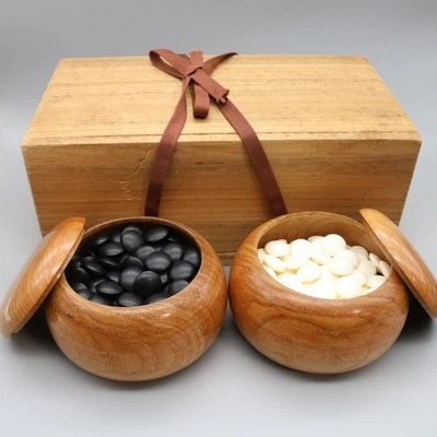 Nachi Black Clam Go game stones, 10mm thick, No.36, Paulownia box, 173 pcs 77d - Image 1 of 4