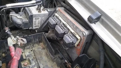 Módulo de control electrónico ECM del motor 8-366 para camioneta Ford F250SD 05 20222961 Foto 1 de 4