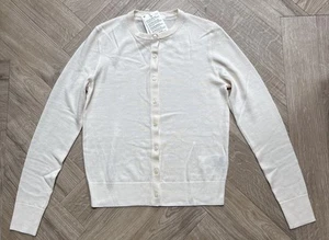 BNWT Uniqlo Extra Fine Merino Wool Off White Cardigan Size XS Bust 31-33 Inches - Picture 1 of 7