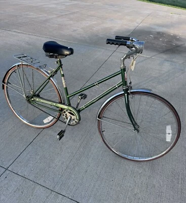 Vintage AMF Roadmaster 3-Speed Womans Bicycle W Headlight Luggage Rack Nice Cond - Image 1 of 4