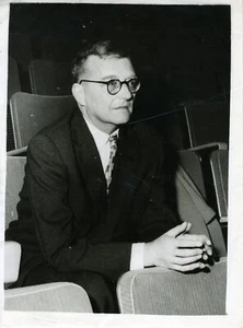 Dimitri SHOSTAKOVICH: Visit to London - Original 1960 Photograph (COMPOSER) - Picture 1 of 1