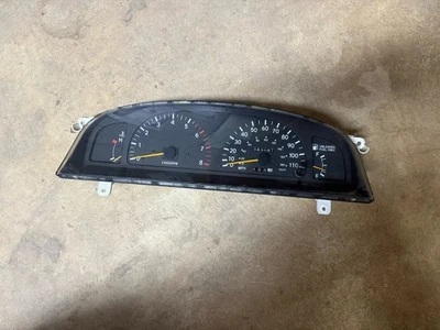 Cuadro de instrumentos con tacómetro 95 96 97 Toyota Tacoma Truck 3.4 V6 283.081 Foto 1 de 4