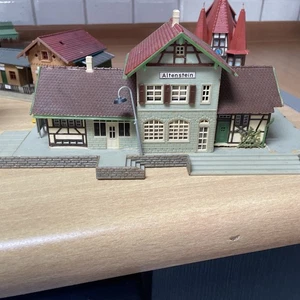 Faller / Vollmer / Kibri H0 schönes Konvolut Bahnhöfe, Stellwerk, Häuser usw. - Bild 1 von 13