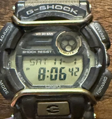 CASIO G-SHOCK CON PROTECTOR FACIAL BANDA RESINA VERDE EJÉRCITO GD400-9D USADO  Foto 1 de 4