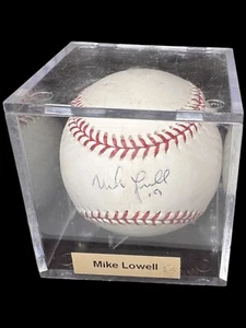 Mike Lowell 2003 World Series Official Signed Autographed Baseball COA + Case - Picture 1 of 3