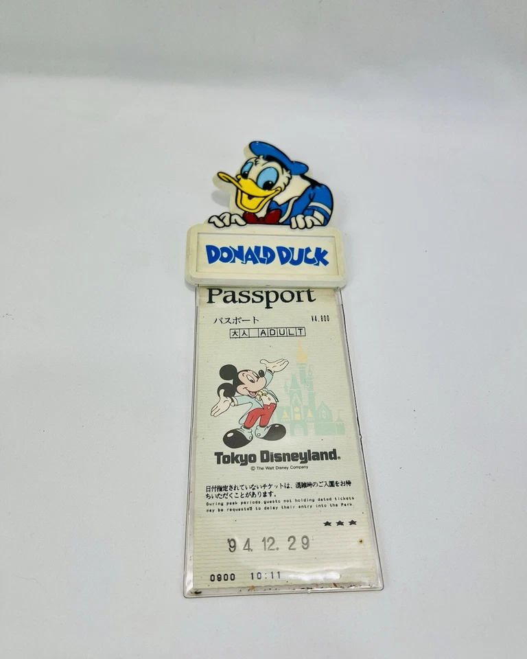 东京迪士尼乐园日本成人护照票和唐老鸭徽章夹迪士尼 — 第 1/3 张图片