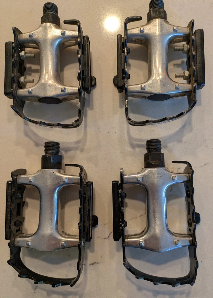 Pedales de bicicleta Wellgo LU-897 3 izquierda/1 derecha - aleación Foto 1 de 3