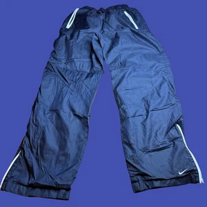 Pantalones deportivos Nike jóvenes pequeños forrados azul marino elásticos Y2K vintage con cremallera al tobillo - Imagen 1 de 10