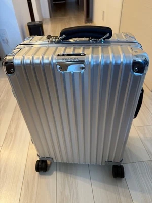 Rimowa Classic Cabin S Silver 4-wheels Carry Case Suitcase - Image 1 of 4