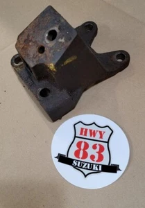 SUZUKI SIDEKICK GEO TRACKER Motor MOUNT bracket 1.6L Engine 8v 16v Driver SIDE - Picture 1 of 2