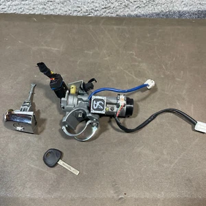 2011-2013 KIA SORENTO STEERING IGNITION SWITCH LOCK CYLINDER WITH KEY OEM - Picture 1 of 13