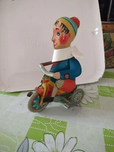 BIMBo SU TRICICLO GIOCATTOLO EPOCA IN LATTA VINTAGE - Foto 1 di 5