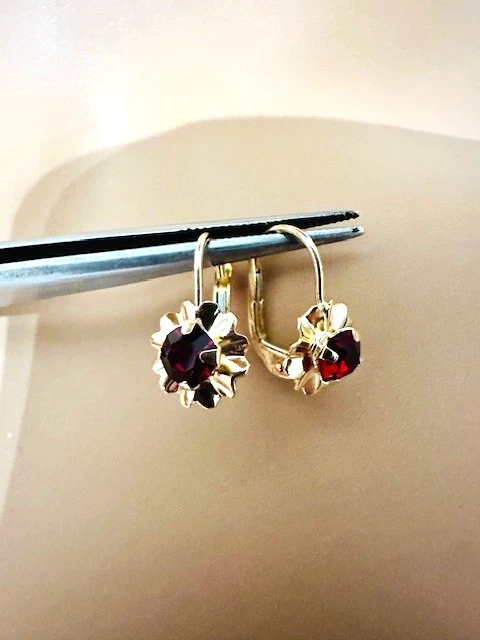 Pendientes Huggie Estate "Flor" Rubí Oro Amarillo 14K Foto 1 de 4