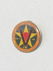 ADMIRAL NIMITZ MUSEUM FREDERICKSBURG TEXAS 50 JAHRE 1995 GEDENKNADEL - Bild 1 von 5