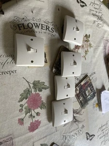 Vintage 1960/1970s Single Toggle Light Switch Cream – Made in England - Picture 1 of 4