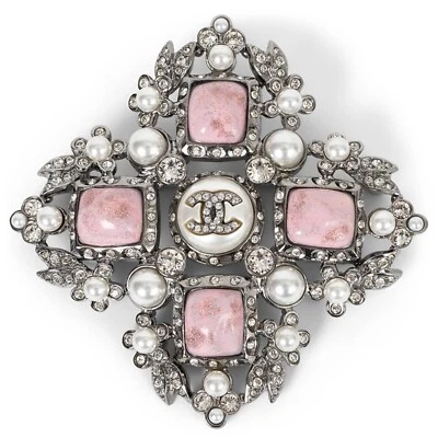 71692 auth CHANEL  silver & pink 21B PEARL & STRASS Brooch - Image 1 of 4
