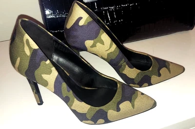 Stiletto, camuflaje, punta cerrada en punta - exterior de lona - talla 6 - usado - $25 Foto 1 de 4