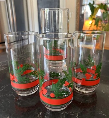 Set of (4) Vintage Libbey Holly & Berries 12oz. Glasses Christmas Holiday - Image 1 of 4