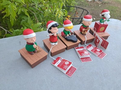 Hallmark Christmas Wireless Peanut Band 2011 Linus Schroeder Charlie Lucy Snoopy - Image 1 of 4
