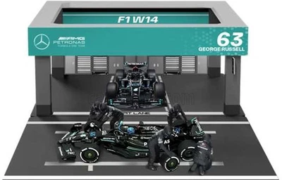 1:43 Bburago B18-38452R George Russell Mercedes W15 Pit Pass 2024 - Immagine 1 di 3