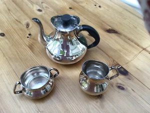Vintage Teekanne Milchkanne und Zuckerschale Silberteller schöner Zustand - Bild 1 von 2