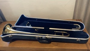 Holton Collegiate TR602 Trombone, USA, with case and Bach 12C mouthpiece #902415 - Picture 1 of 24