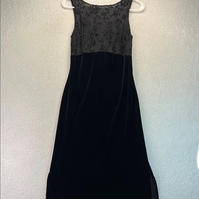 Maxi Vestido My Michelle Negro Terciopelo Pequeño Transparente Cruzado Espalda Y2K Regreso a Casa Foto 1 de 4