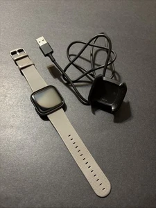 Fitbit Versa FB504 Smartwatch - Gray Used - Picture 1 of 10