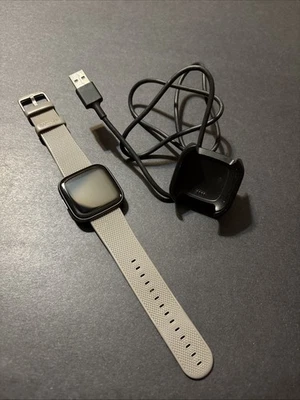 Fitbit Versa FB504 Smartwatch - Gray Used - Image 1 of 4