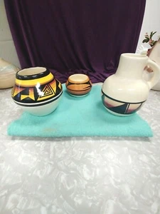 NAVAJO POTTERY GLAZED LESS BOTTOMS 1950'S 3 PIECES ALL SIGNED ALL DIFFERENT - Picture 1 of 12