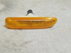 BMW E46 325i 328i 330i 330xi 323i Ci PASSENGER SIDE (RH) SIDE MARKER LIGHT - Picture 1 of 4