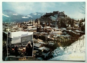 Postal fotocromática vintage de escena de invierno y mercado de Salzburgo Austria - Imagen 1 de 2
