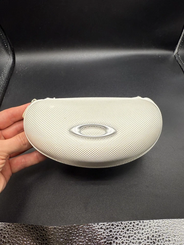 Oakley Hard Shell White Zippered Vault - Изображение 1 из 3