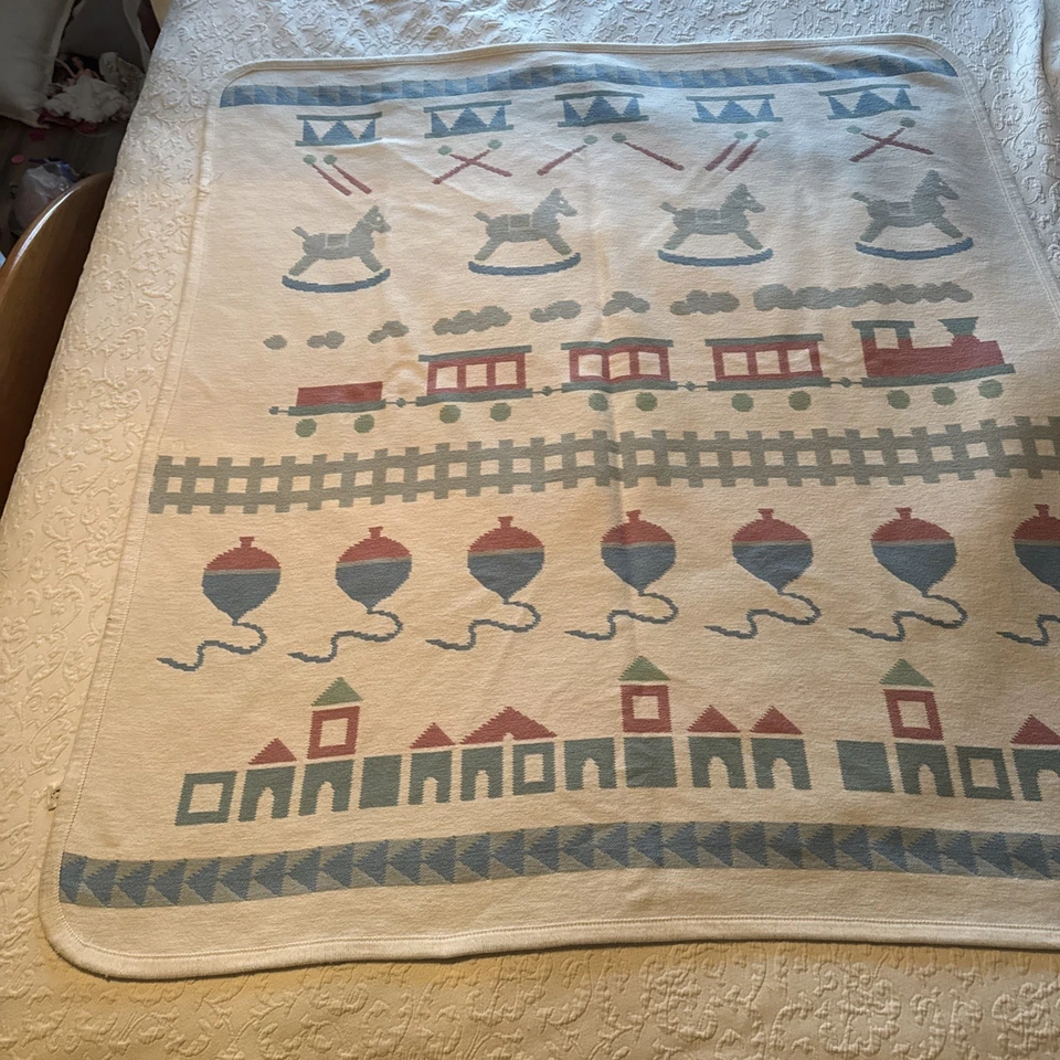 Caballos mecedores Santonja y un tren, colores pastel reversibles hecho en España Foto 1 de 4